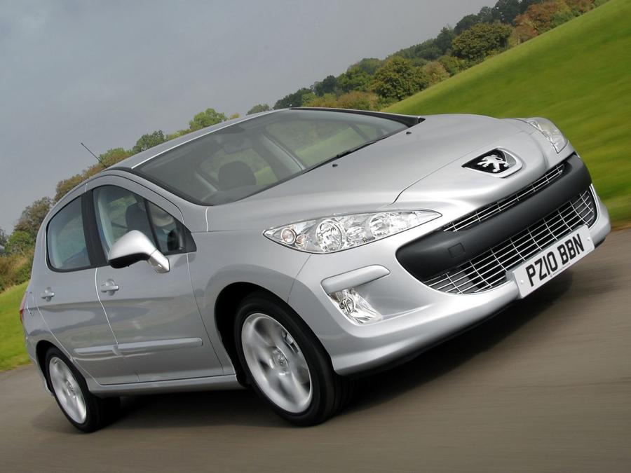  Peugeot 308 5-Door 2008 года  (UK) (фото 7 из 14)